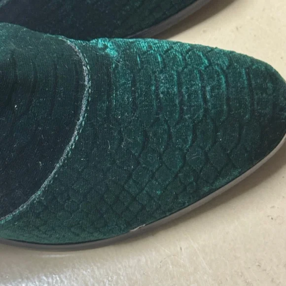 Very Volatile Green Reptile Textured Ankle Boots Booties Side Zip Women’s 7.5 - Picture 4 of 8